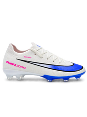 Nike Mercurial/マーキュリアル FG ホワイトのサッカースパイク、ブルーのグラデーションスウッシュとかかとのMロゴ