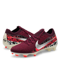 Nike Mercurial/マーキュリアル バーガンディのサッカースパイク、シルバーのスウッシュ、レッドとブラックのサファリ調グラフィック、レッドのスタッドを備えた斜め前方からの写真
