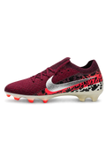 Nike Mercurial/マーキュリアル バーガンディのサッカースパイク、シルバーのスウッシュ、レッドとブラックのサファリ調グラフィック、レッドのスタッドを備えた斜め前方からの写真