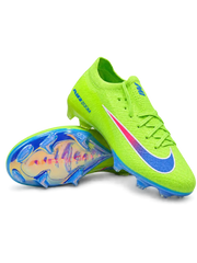 Nike Mercurial/マーキュリアル FG ボルトのサッカースパイク、ピンクとブルーのグラデーションスウッシュと虹色のソールプレート