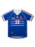フランス代表 1998年W杯 ホームジャージ 前面 — ロイヤルブルー×赤白横ストライプ×FIFA WORLD CUP FRANCE 98表記×FFFコック刺繍エンブレム×12番