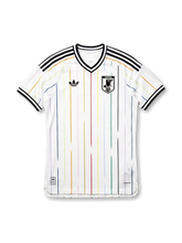 日本代表 2026 FIFAワールドカップ アウェイ Authentic フロント(レインボーピンストライプ+adidas Originalsトレフォイル+JFA八咫烏エンブレム+3ストライプ肩)