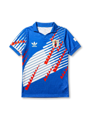 日本代表 adidas Originals オーセンティックレトロジャージ 1993 ブルー — 白斜めストライプと赤鋸歯状パターン、JFAヴィンテージ盾形エンブレムを配した復刻スペシャルエディション