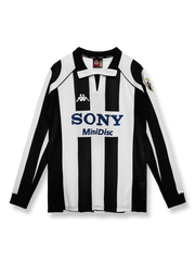 1997/98シーズンのユベントスホーム長袖ユニフォーム、ジャンルイジ・ブッフォン着用のクラシックサッカージャージ