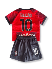 子供用ACミランユニフォームセット ラファエル・レアオ 背番号10 赤黒縦縞 ゴールドアクセント クラブエンブレム刺繍