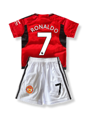 子供用マンチェスター・ユナイテッドユニフォームセット クリスティアーノ・ロナウド 背番号7 赤 白黒アクセント クラブエンブレム刺繍
