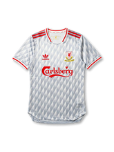 リバプールFC×ビートルズ×adidas Originalsスペシャルエディション正面、ホワイト×グレーダイヤモンドジャカード・レッドリブカラー・Carlsbergスポンサー・LFCエンブレム