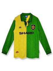 1992/94シーズンのマンチェスター・ユナイテッドセカンドアウェイ長袖ユニフォーム、エリック・カントナ着用のクラシックサッカージャージ