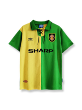 1992/94シーズンのマンチェスター・ユナイテッドサードユニフォーム、エリック・カントナ着用のクラシックサッカージャージ