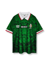 1998シーズンのメキシコ代表ホームユニフォーム、ルイス・エルナンデス・ラファエル・マルケス着用、伝統的な緑基調のデザイン