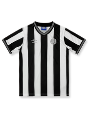 1983年シーズンのニューカッスルホームユニフォーム、ケヴィン・キーン着用の伝統的サッカージャージ