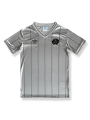 1984年シーズンのニューカッスルアウェイユニフォーム、ケヴィン・キーン着用のクラシックサッカージャージ