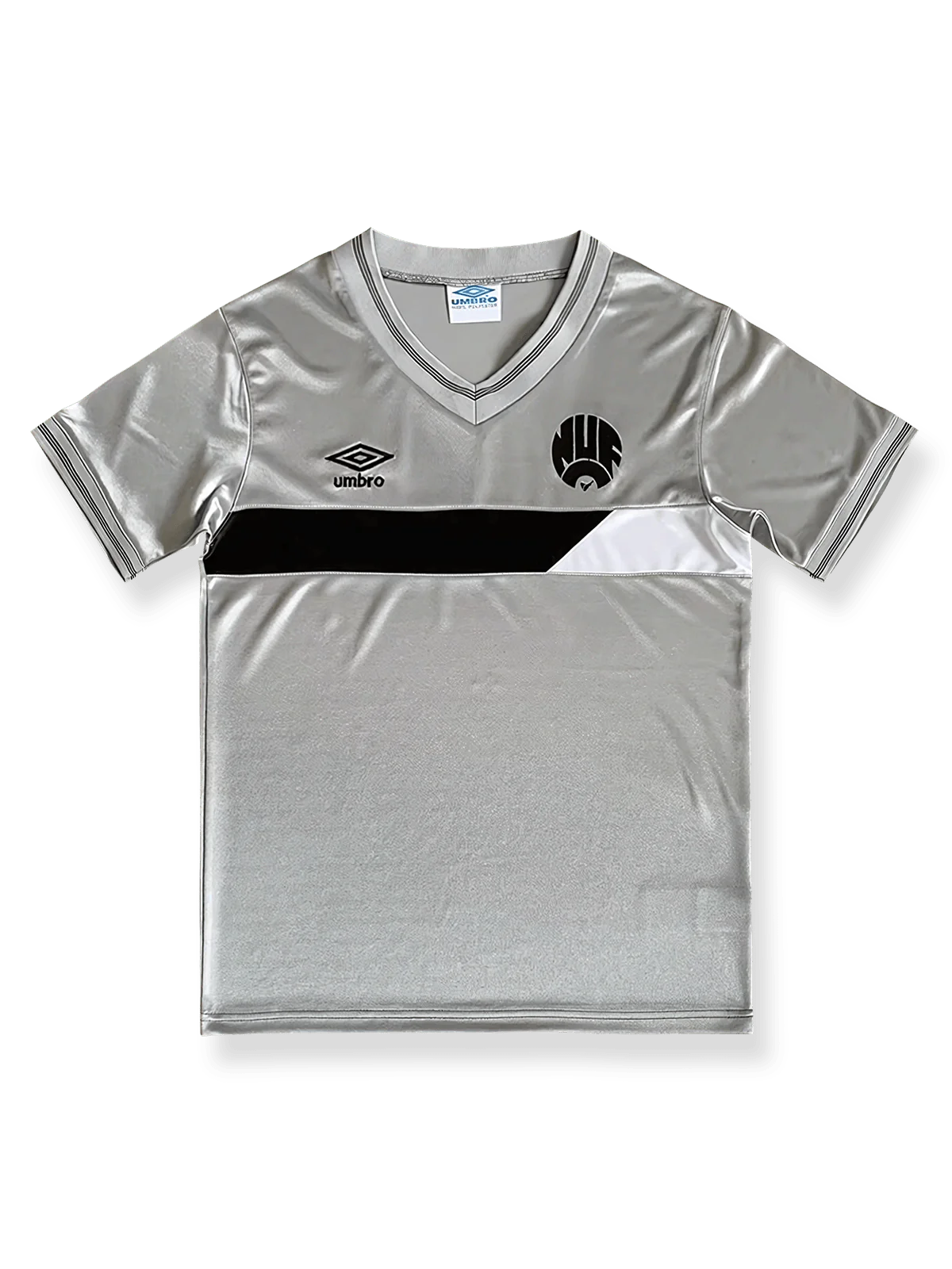 1986年シーズンのニューカッスルアウェイユニフォーム、ケヴィン・キーン着用のクラシックサッカージャージ