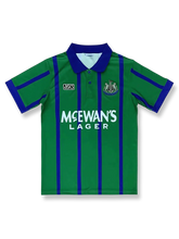 1995年シーズンのニューカッスルアウェイユニフォーム、アラン・シアラー着用のクラシックサッカージャージ