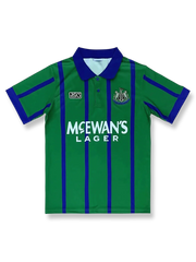 1995年シーズンのニューカッスルアウェイユニフォーム、アラン・シアラー着用のクラシックサッカージャージ