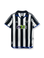 2000/01シーズンのニューカッスルホームユニフォーム、アラン・シアラー着用のクラシックサッカージャージ