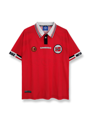 1998-99シーズンのノルウェー代表ホームユニフォーム、オーイェ・エイブラハムセン・ハーゲ・フロ着用、伝統的な赤基調のデザイン