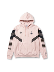 レアル・マドリード adidas Originals シェブロンフーディー ピンク 前面 — チャコールV字パネル・エンブレム刺繍・3ストライプを配した復刻ライフスタイルライン
