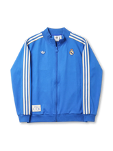 レアル・マドリード adidas Originals 復刻トラックジャケット ブルー — 1980年代アウェイカラーを纏ったライフスタイルライン