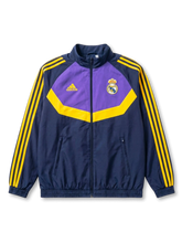 レアル・マドリード adidas リバーシブルウィンドブレーカー ネイビー面 — ミニマルな無地構成とクラウンエンブレム縦配置刺繍