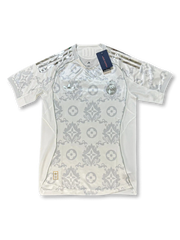 レアル・マドリード×Louis Vuitton×adidas Originalsスペシャルエディション正面、ホワイト×グレーLVモノグラム総柄ジャカード・シルバー3本ストライプ・RMエンブレム・LVタグ付き未使用