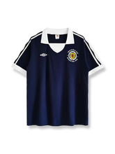 1978シーズンのスコットランド代表ホームユニフォーム、ケニー・ダルグリッシュ・ジョー・ジョーダン着用、伝統的なダークブルーのシンプルデザイン