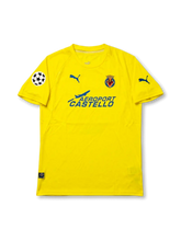 ビジャレアルCF 2008-09 ホーム UEFAチャンピオンズリーグ仕様 レプリカジャージ、RIQUELME #8。PUMA製、サブマリン・イエロー基調、Aeroport Castellóスポンサー、UCL公式スターボールパッチ、リケルメ司令塔仕様。「黄色い潜水艦」絶頂期のCLマッチ・デイ復刻モデル。vintage football jersey, retro Villarreal CF kit, classic soccer shirt