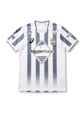 ヴィッセル神戸 2026/27 アウェイジャージ 前面 — ホワイト×スレートグレー縦ストライプ×Rakuten Mobileロゴ×四星エンブレム×Jリーグパッチ