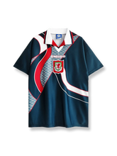 1994-95シーズンのウェールズ代表アウェイユニフォーム、イアン・ラッシュ・マーク・ヒューズ着用、シンプルで伝統的なデザイン