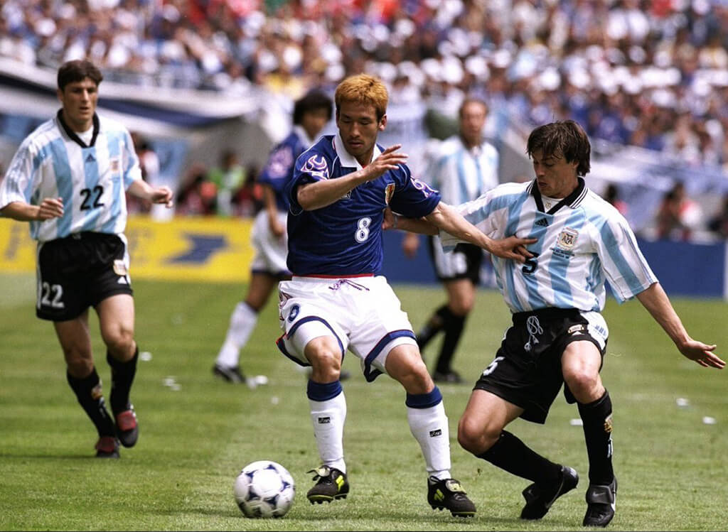 【98年】日本代表 中田英寿 アシックス 日本製 ユニフォーム 炎 ファイヤーL 98年】日本代表 中田英寿 アシックス 日本製 ユニフォーム 炎