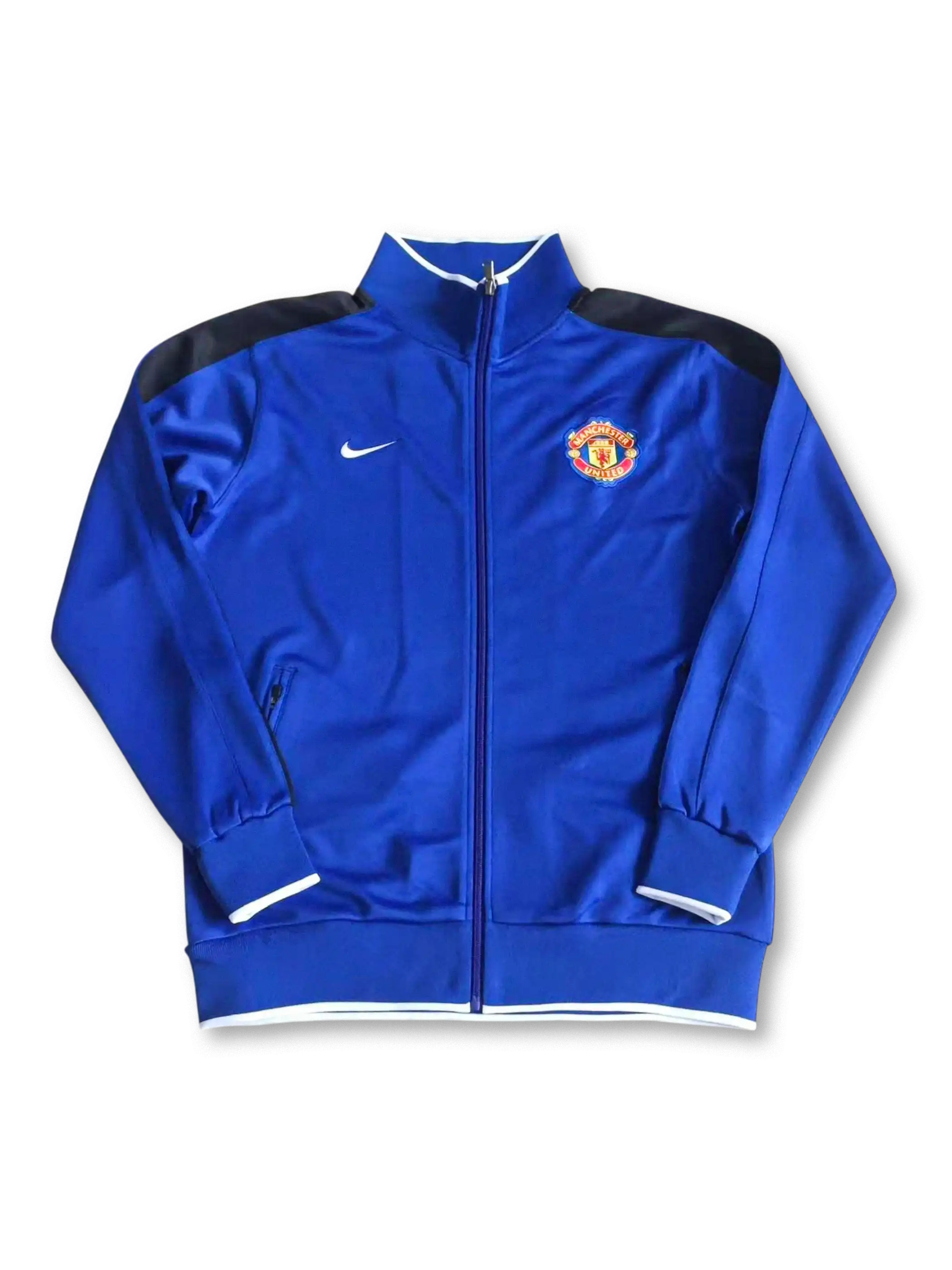 2010年マンチェスター・ユナイテッド トラックジャケット 正面、ブルー×ホワイト Nikeロゴとクラブエンブレム