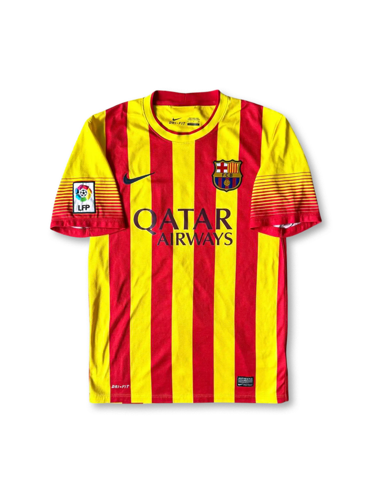 2013-14年FCバルセロナアウェイユニフォーム、カタルーニャ旗セニェーラデザイン、Qatar Airwaysスポンサー付きクラシックサッカーシャツ