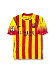 2013-14年FCバルセロナアウェイユニフォーム、カタルーニャ旗セニェーラデザイン、Qatar Airwaysスポンサー付きクラシックサッカーシャツ