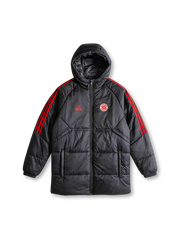 2021年 FCバイエルン 中綿フーデッドジャケット 正面 ブラック