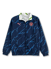 ホワイト×ネイビー×ライムグリーン幾何学柄のマンチェスター・シティ ウィンドブレーカー正面