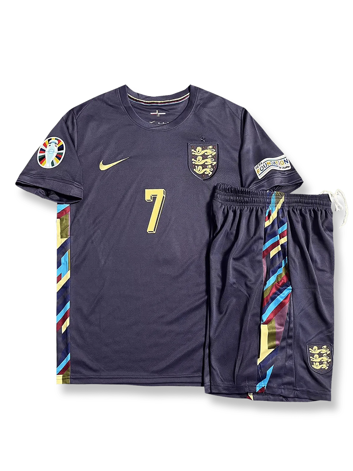 製品画像：2024年欧州選手権イングランドアウェイシャツ・パンツセット全体の展示