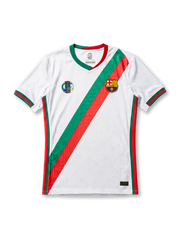 FCバルセロナ×Gucci×Nike 2025スペシャルエディション正面、ホワイト×グリーン赤ダイアゴナルストライプ・GucciNikeコンビロゴ・FCBエンブレム・縦リブテクスチャ素材