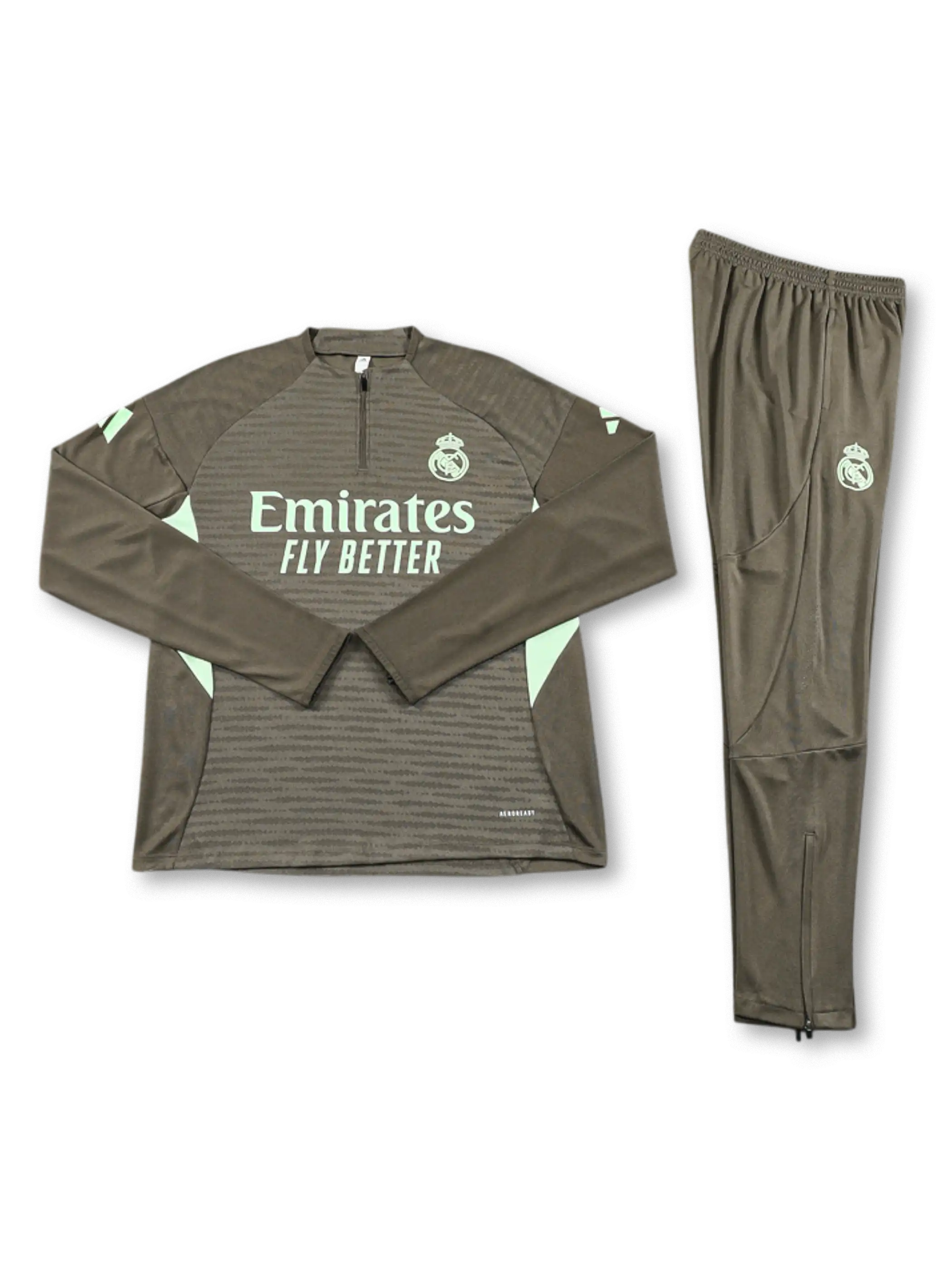 2026 レアル・マドリード 選手仕様トレーニングウェア 前面デザイン