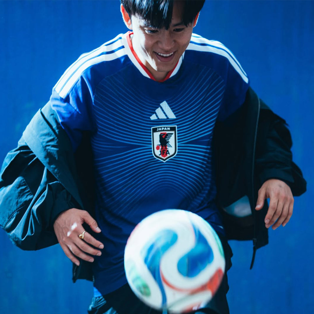 サッカー日本代表2026年ホームユニフォームを発表した
