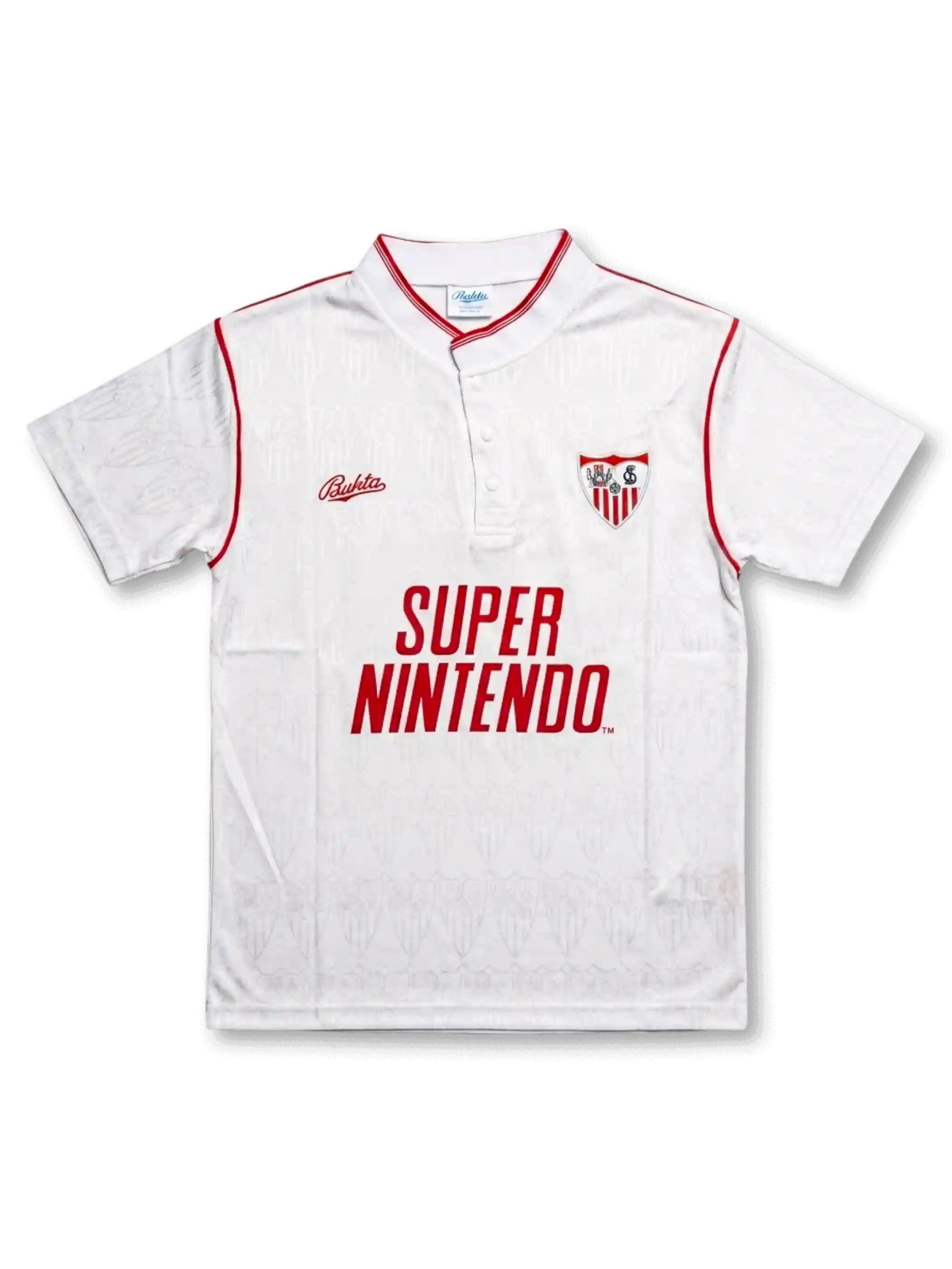 セビージャFC1992-93ホームジャージの正面、白地、赤いパイピング、ボタン付き襟、クラブエンブレム、SUPER NINTENDOスポンサーを備えたデザイン