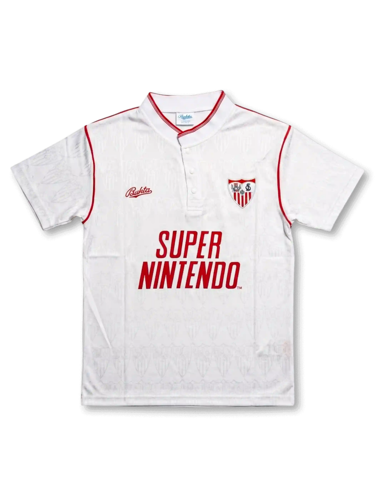 セビージャFC1992-93ホームジャージの正面、白地、赤いパイピング、ボタン付き襟、クラブエンブレム、SUPER NINTENDOスポンサーを備えたデザイン