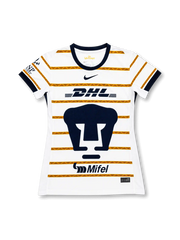 プーマス UNAM 2024/25 ホームジャージ ウィメンズ 正面・ホワイト基調・ゴールドアステカ装飾ストライプ・大型プーマエンブレム・DHLスポンサー・ネイビー襟