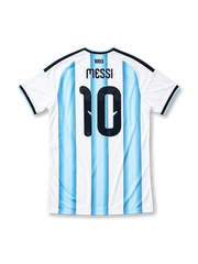 アルゼンチン代表 2026-27 ホーム オーセンティックユニフォーム バック、ネイビーのMESSIネームとAFAエンブレム入り大型背番号10、襟下に1893レター、空色と白の縦縞ストライプ