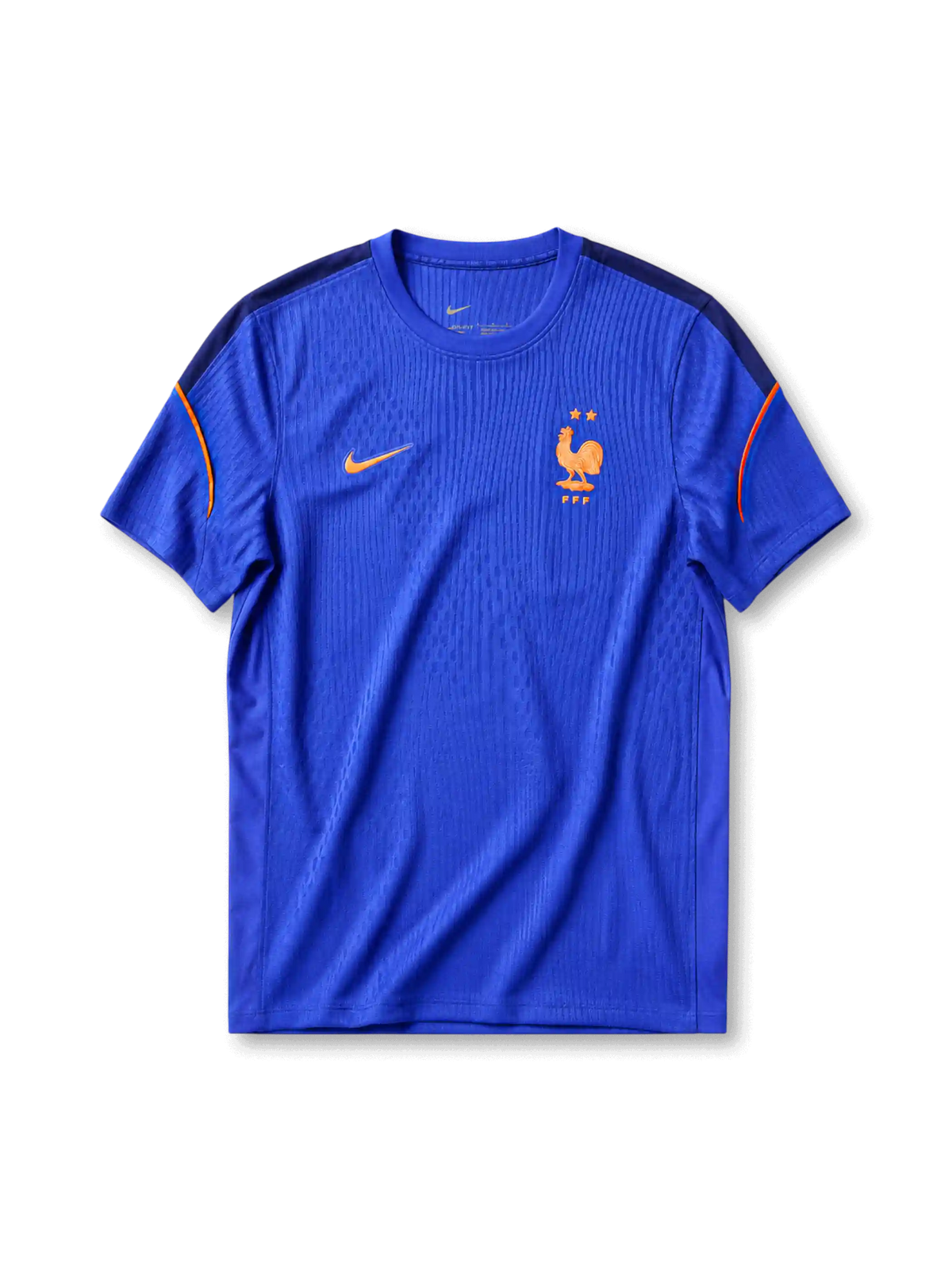 フランス代表2026ワールドカップ オーセンティックトレーニングシャツ正面、ロイヤルブルー地にネイビーショルダーパネル、右胸に2つ星FFF雄鶏エンブレム、左胸にゴールドオレンジのスウッシュ、袖にオレンジのカーブライン