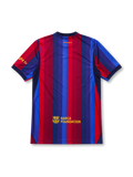 2026-27 FCバルセロナ ホームユニフォーム、ブルー×レッドの縦縞にSpotifyロゴ、クラブエンブレム、背面のBARÇA FOUNDATION表記を備えたデザイン。