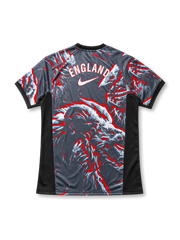 2026年イングランド代表ゴールキーパーユニフォーム、ダークグレーの総柄ボディ、中央エンブレム、背面のENGLANDロゴ入りデザイン。