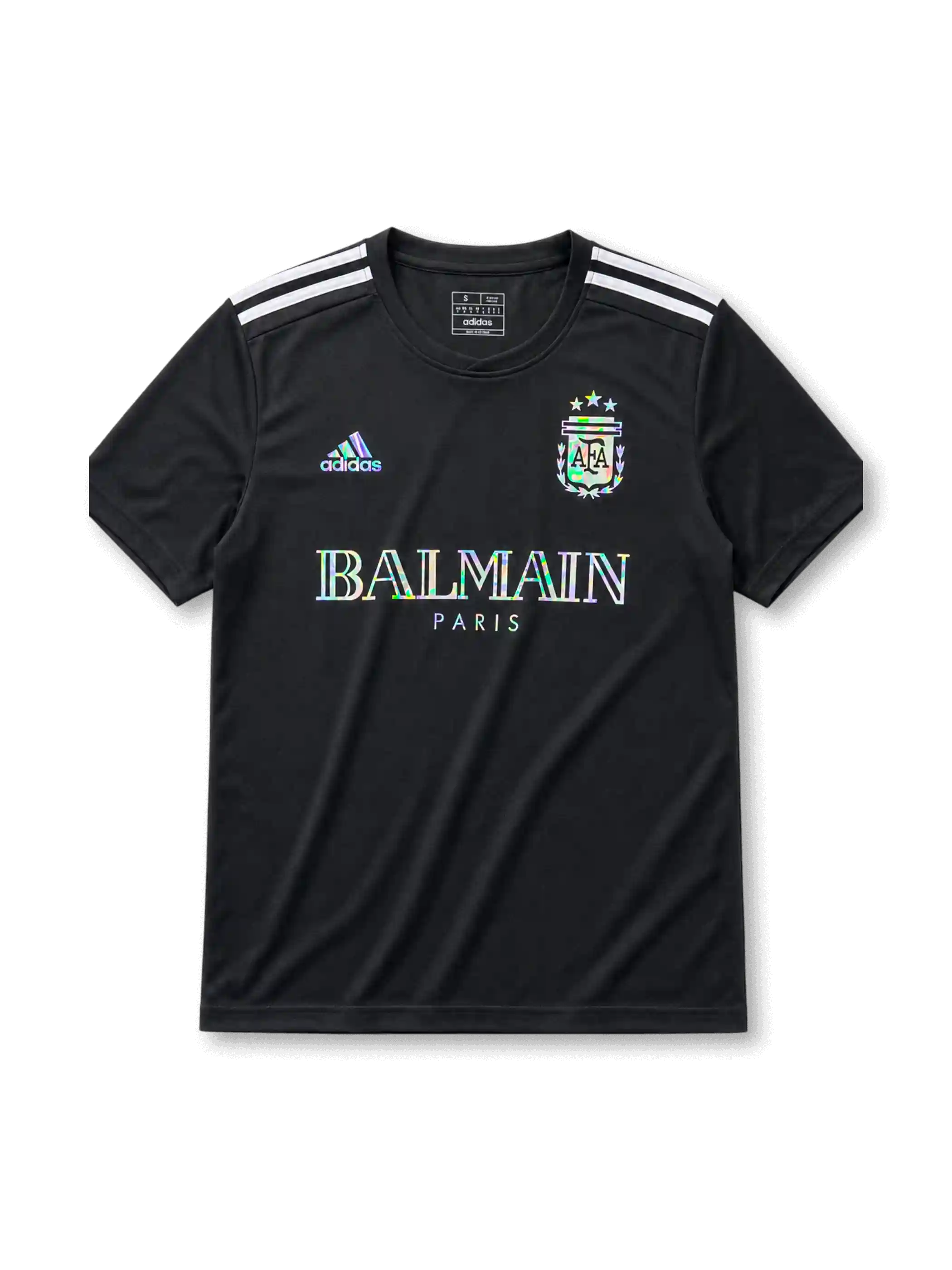 2026年アルゼンチン代表スペシャルエディションユニフォーム、ブラックボディにBALMAIN PARISの胸ロゴ、光沢感のあるAFAエンブレムとホワイトの肩ラインを備えたデザイン。