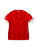 2026-27バイエルン・ミュンヘン ホームAuthenticユニフォーム、レッドカラーの縦ラインデザイン、クラブエンブレム、adidasロゴ、Tスポンサーを備えた選手着用仕様サッカーシャツ。