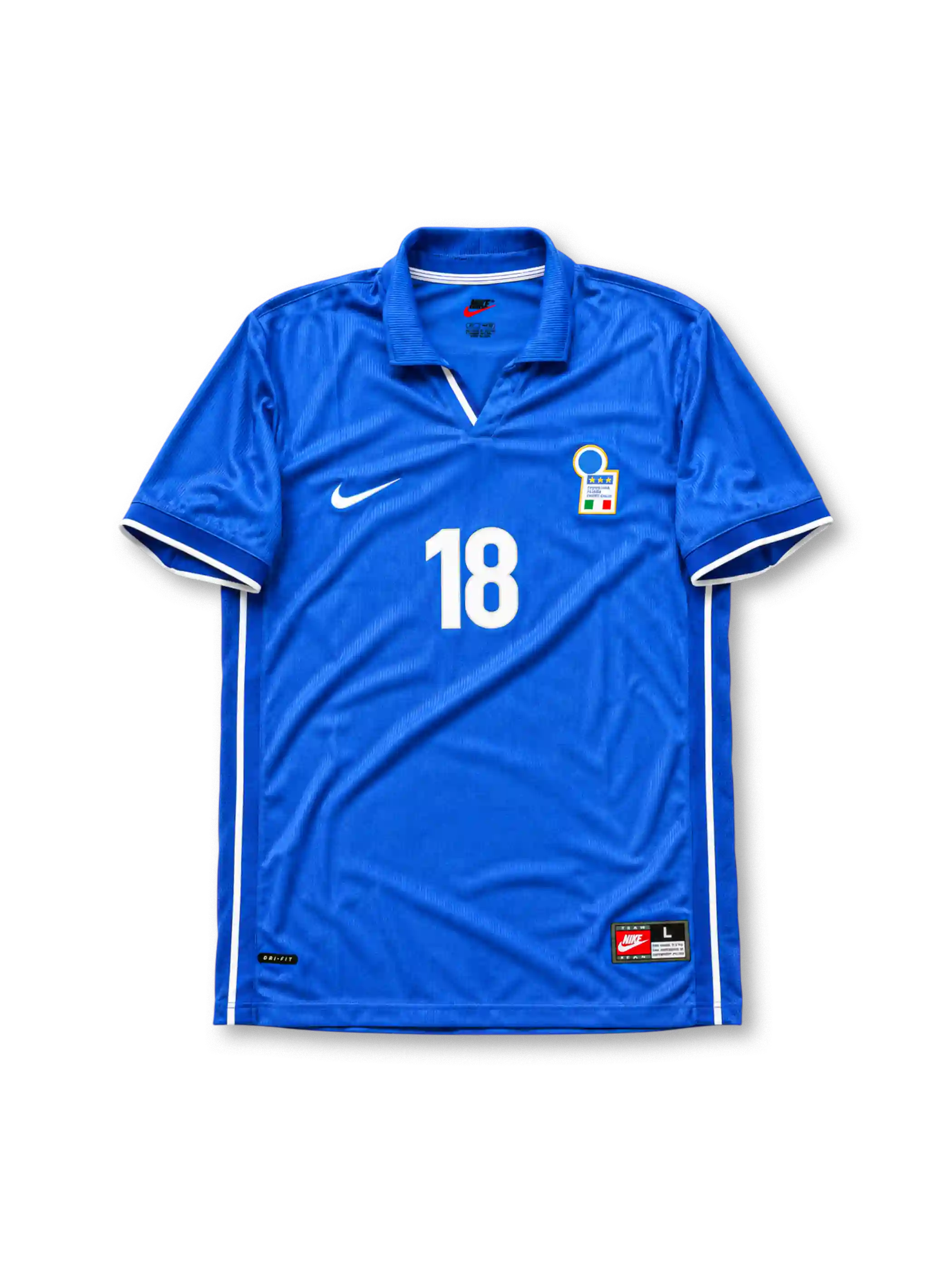 italy-1998-world-cup-home-jersey-18
Alt：ブルーベースにホワイトの襟ラインと両脇の縦ライン、Vネック仕様で、胸にナイキロゴ、星3つ付きイタリアサッカー連盟エンブレム、白抜きの18番を備えたイタリア代表1998ワールドカップホームジャージ正面