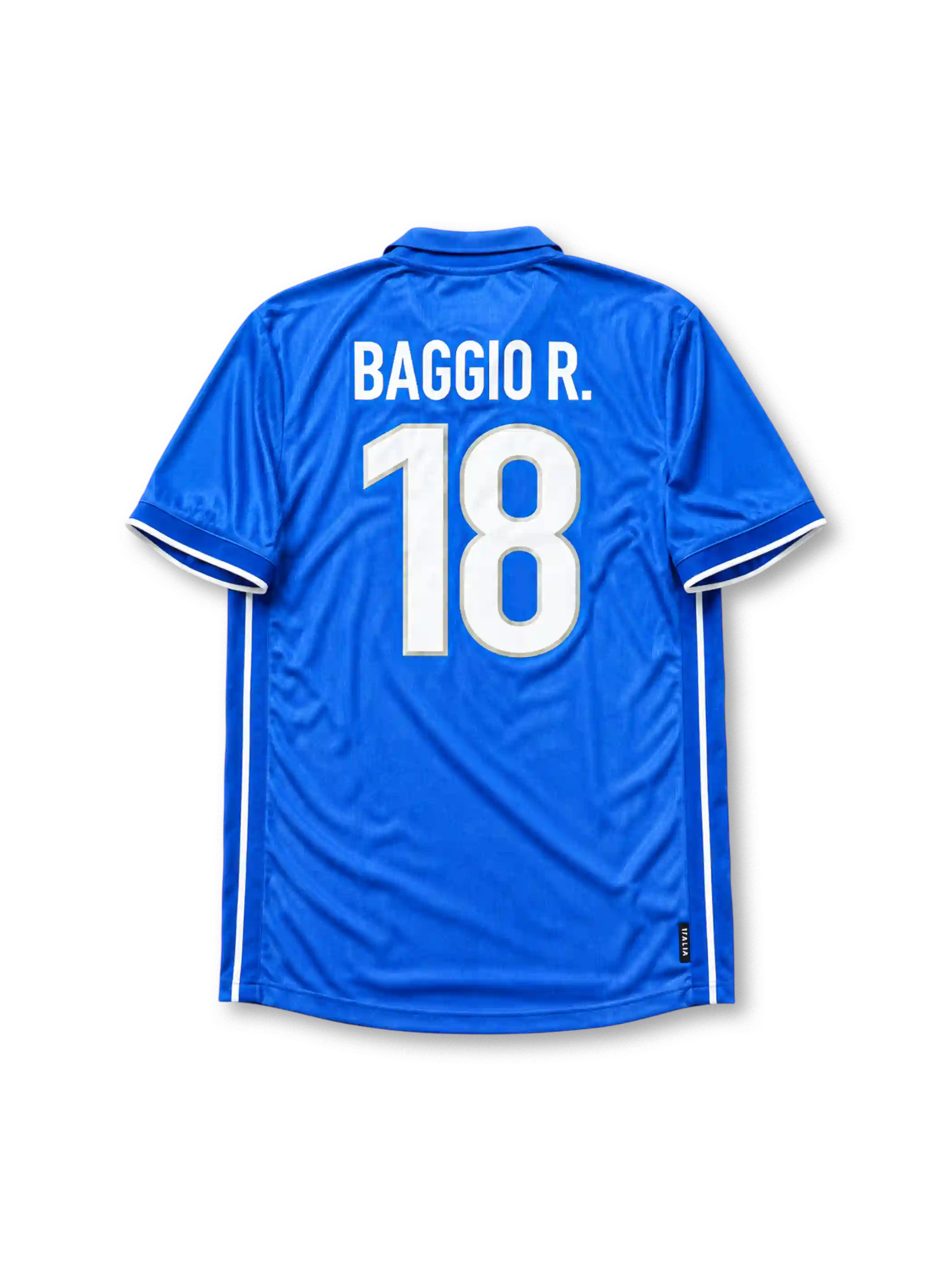 italy-1998-world-cup-home-jersey-18
Alt：ブルーベースにホワイトの襟ラインと両脇の縦ライン、Vネック仕様で、胸にナイキロゴ、星3つ付きイタリアサッカー連盟エンブレム、白抜きの18番を備えたイタリア代表1998ワールドカップホームジャージ正面